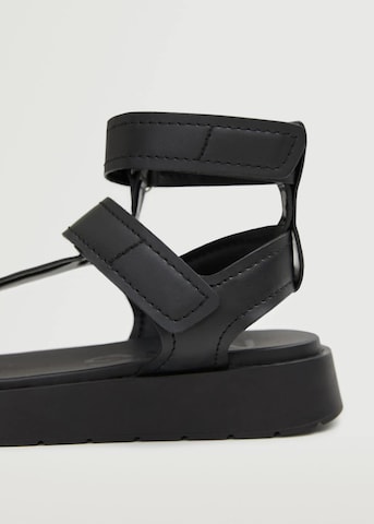 Sandale 'Romi' de la MANGO pe negru