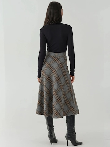 Hiccup - Saia em cinzento