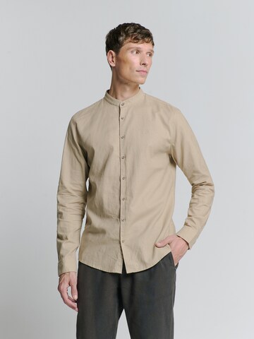 Coupe regular Chemise No Excess en beige : devant