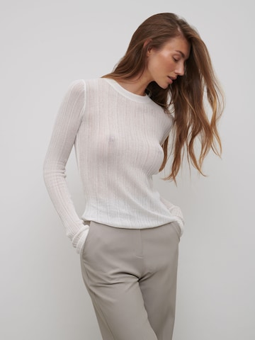 RÆRE by Lorena Rae Pullover 'Elea' in Weiß: predná strana