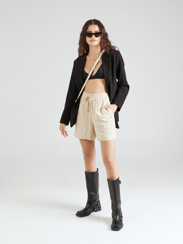 regular Pantaloni 'Ayann' di NÜMPH in beige