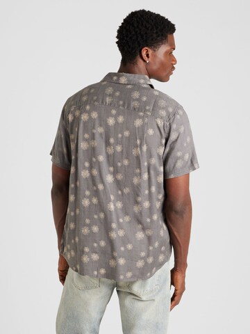 Brixton - Ajuste regular Camisa 'CHARTER' en gris