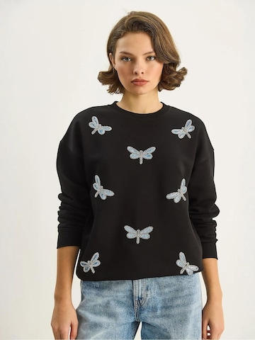 Felpa di Bianco Lucci in nero: frontale