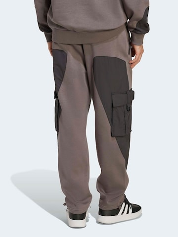 Loosefit Pantaloni sportivi di ADIDAS SPORTSWEAR in marrone