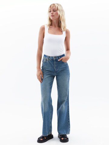 OXXO Top in White