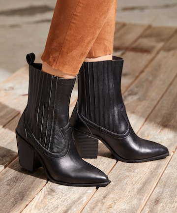 LASCANA Cowboy Boots in Black: front