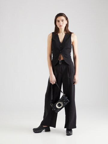 Wide leg Pantaloni cutați 'Edelmira' de la MSCH COPENHAGEN pe negru