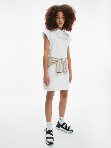 Robe Calvin Klein Jeans en blanc