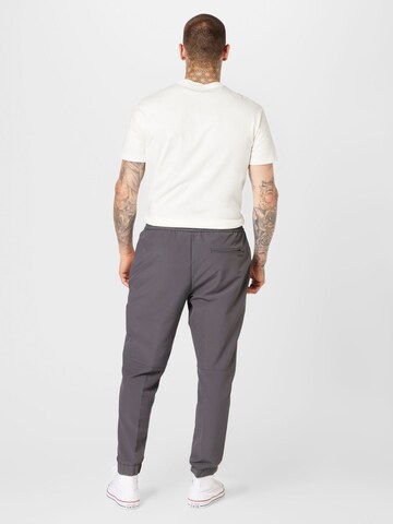 BOSS Дънки Tapered Leg Панталон с ръб 'Flex' в сиво