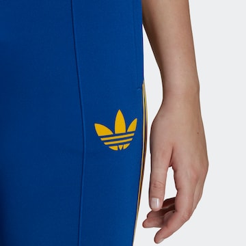 ADIDAS ORIGINALS Rozkloszowany krój Spodnie 'Adicolor 70S ' w kolorze niebieski