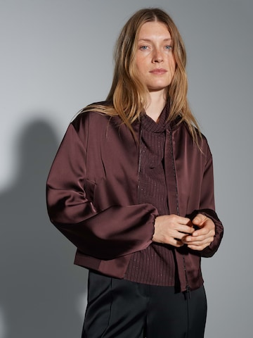 OPUS Преходно яке 'Jupita' в лилав: отпред