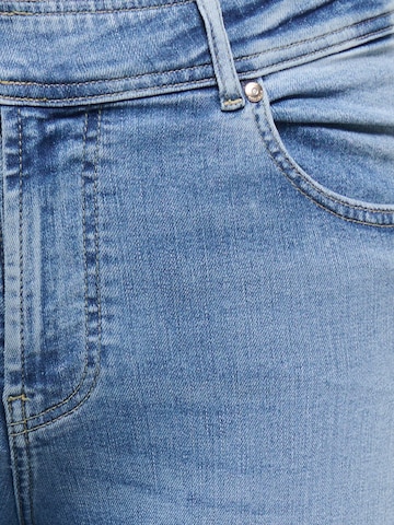 Flared Jeans 'CARWilly' di ONLY Carmakoma in blu