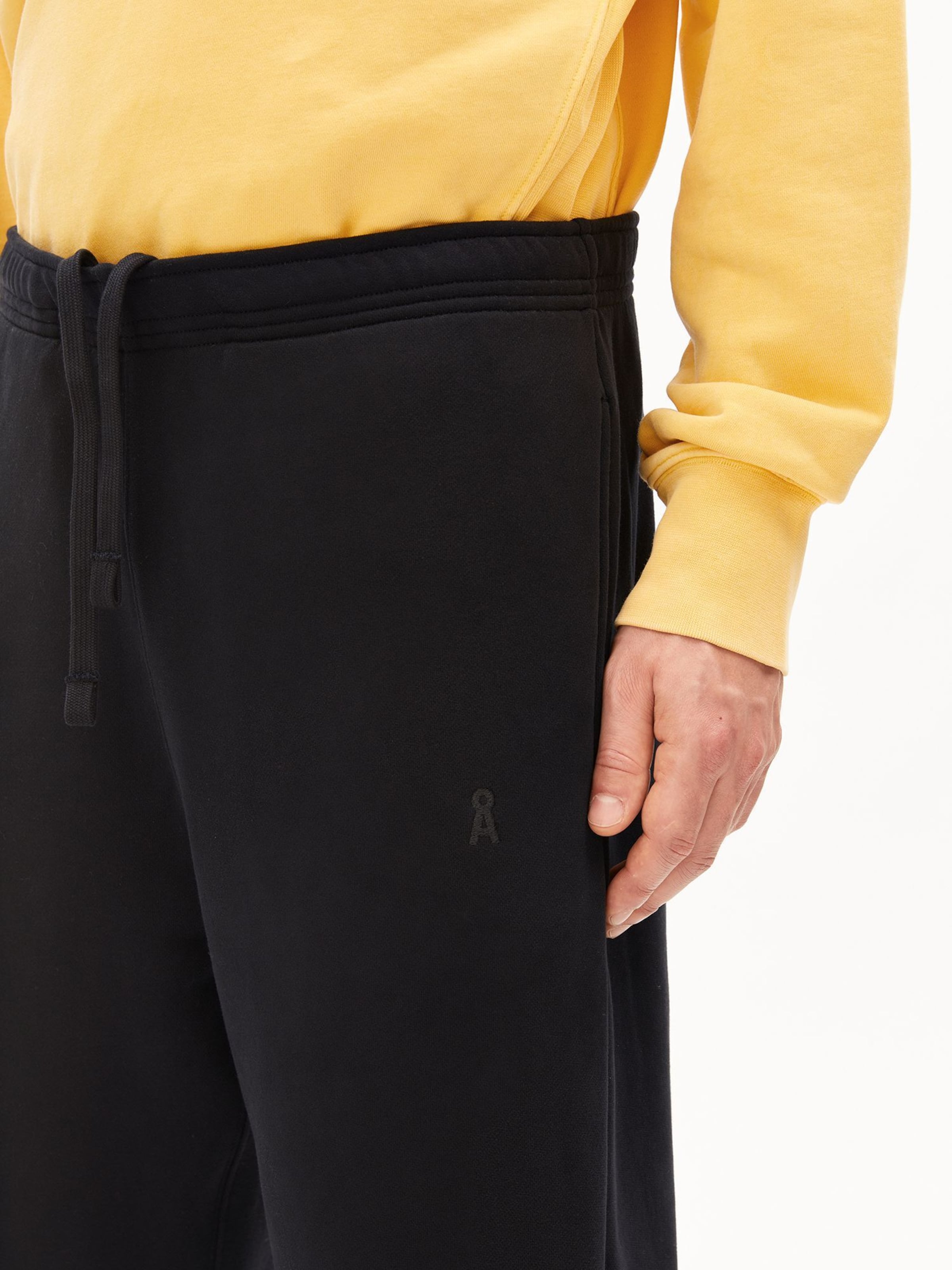 ARMEDANGELS Loosefit Broek in Zwart: voorkant