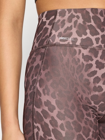 Skinny Pantaloni sport 'Essential' de la PUMA pe maro
