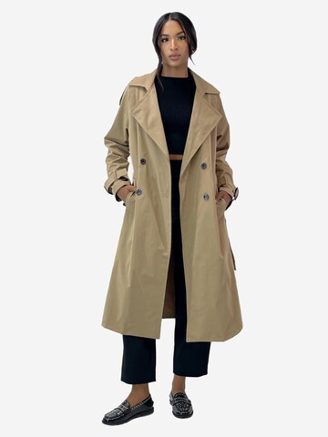 Elara Mantel in Beige
