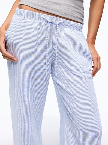 Bershka Wide leg Byxa i blå