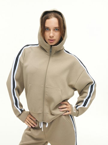 Veste de sport 'RECREATION' DRILLS Apparel en beige : devant