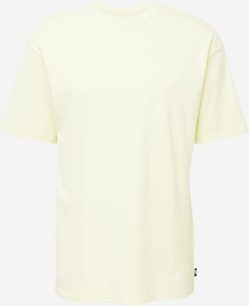 T-Shirt 'ESSNTL' Nike Sportswear en jaune : devant