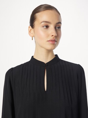 Rochie de la TAIFUN pe negru