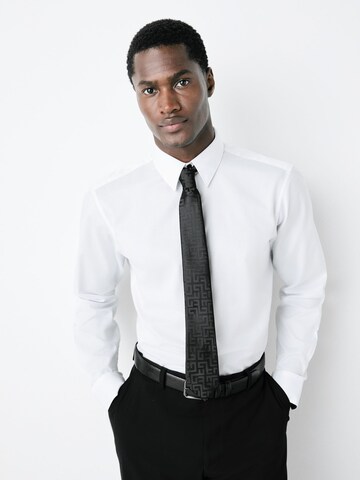 Next Regular Fit Hemd in Weiß: Vorderseite