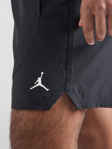 Regular Pantaloni sport de la Jordan pe negru