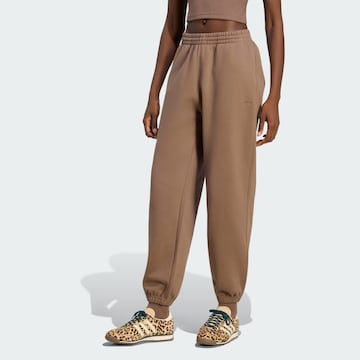 ADIDAS ORIGINALS - Tapered Pantalón 'Essentials' en marrón: frente
