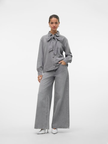 Loosefit Jeans '10317636' di VERO MODA in grigio