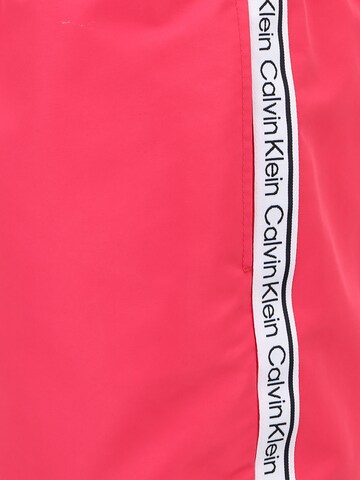 Calvin Klein Swimwear Plavecké šortky - ružová