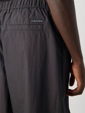 Calvin Klein Baggy Pleat-front trousers in Grey