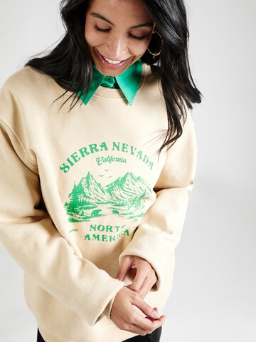 Sweat-shirt 'Sierra Nevadat' Nasty Gal en beige