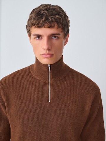 Pulover de la Next pe maro