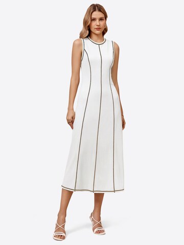 balts Imily Bela Kleita: no priekšpuses