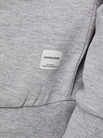 Jack & Jones Plus - Sudadera en gris