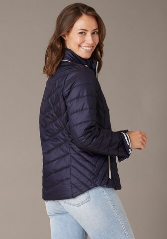 JUNGE Between-Season Jacket in Blue