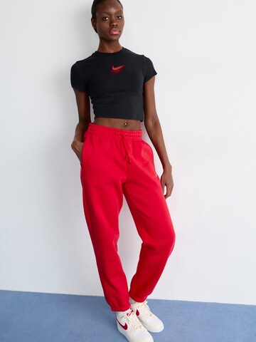 Nike Sportswear Tapered Hose 'Phoenix' in Rot