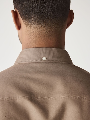 Coupe slim Chemise Next en gris