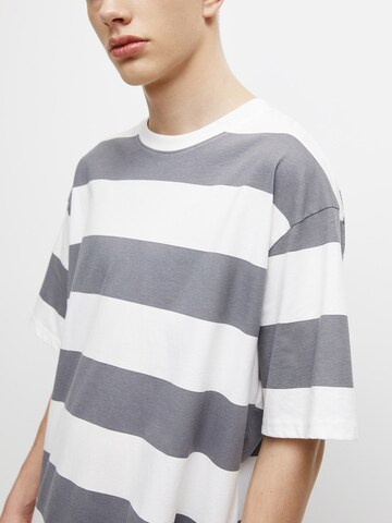 Pull&Bear T-Shirt in Grau