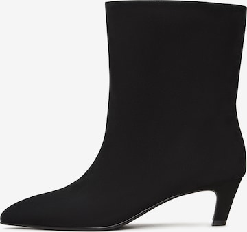 CESARE GASPARI Ankle Boots in Black: front