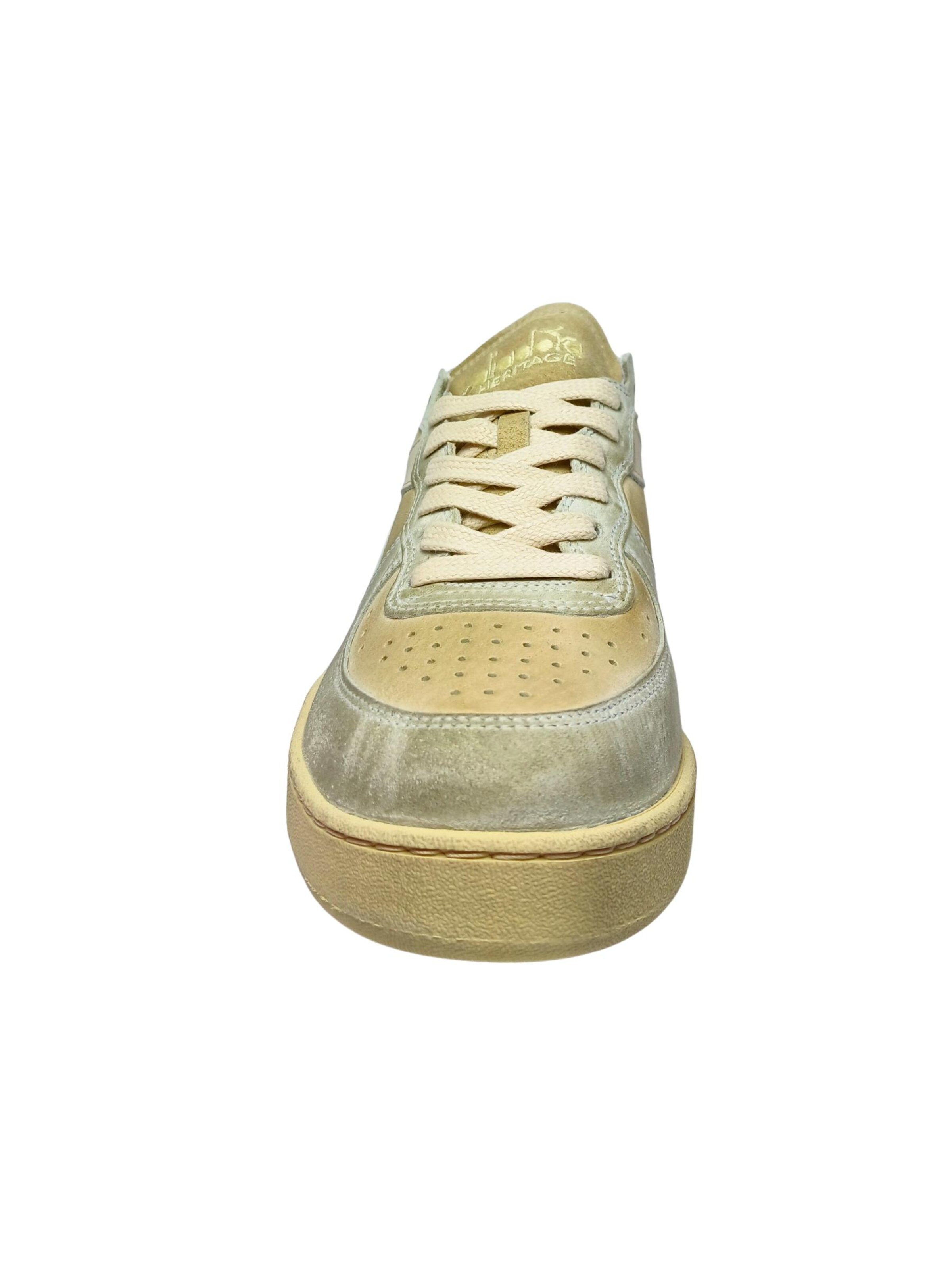 Scarpa stringata di Diadora in beige