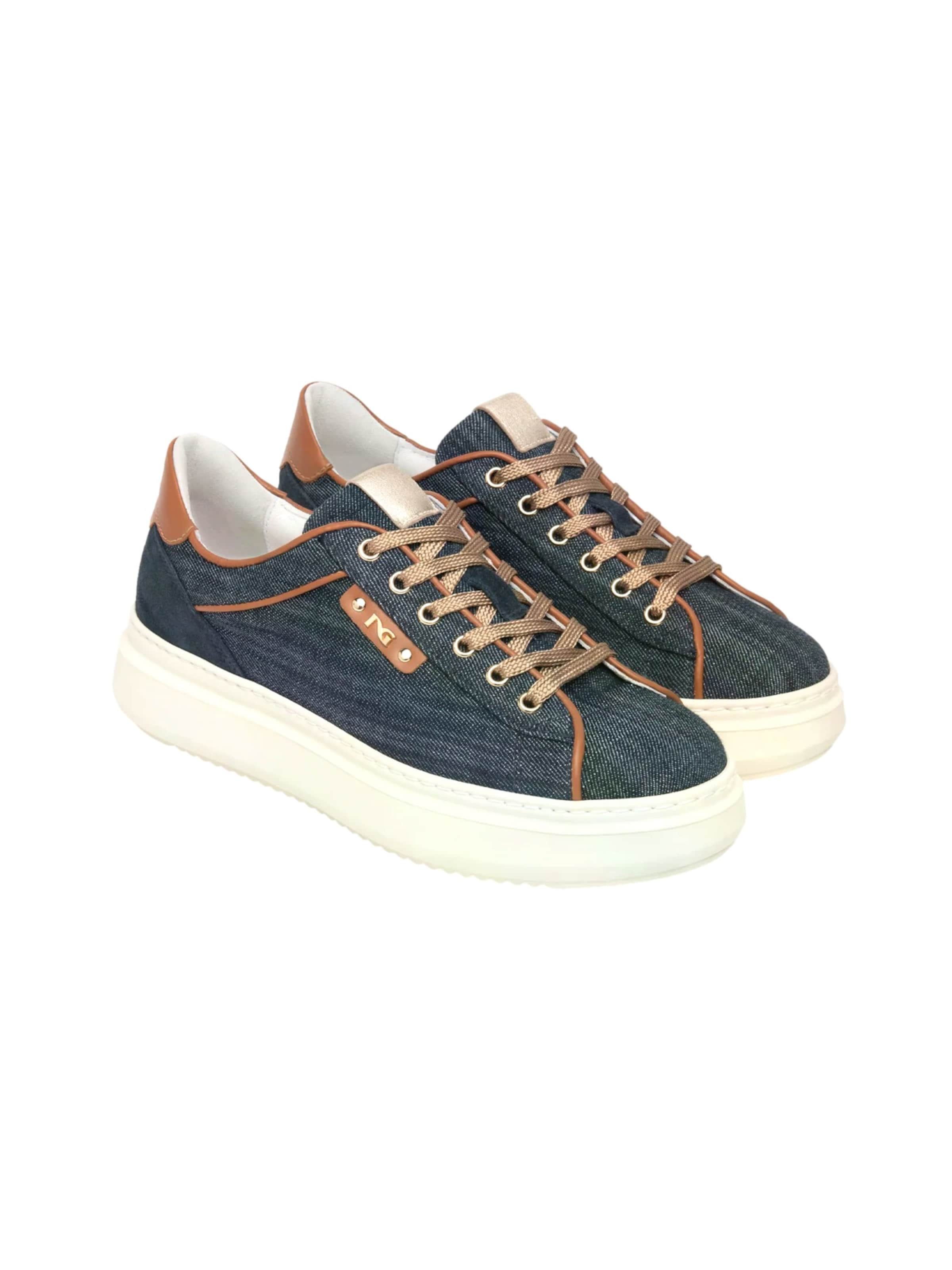 Baskets basses Nero Giardini en bleu