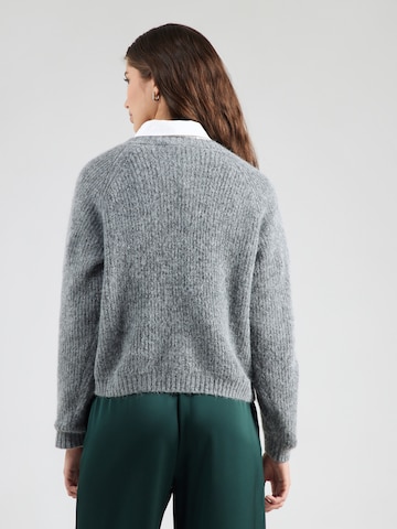 ABOUT YOU Вязаная кофта 'Lacey' в Серый