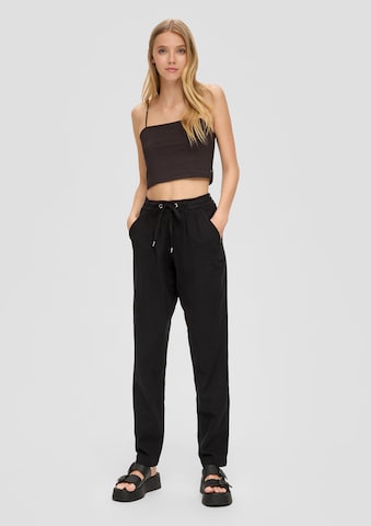 QS Regular Pleat-Front Pants in Black