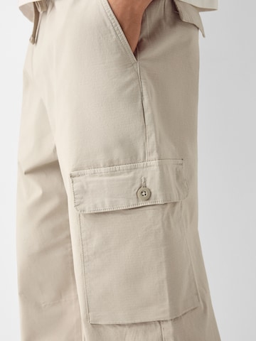 Bershka Loose fit Cargo trousers in Beige