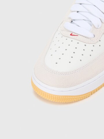 Nike Sportswear Низкие кроссовки 'AIR FORCE 1 '07 LV8' в Белый