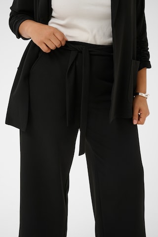 KAFFE CURVE - Loosefit Pantalón 'KCpheolo' en negro