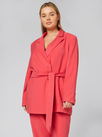 Guido Maria Kretschmer Curvy Blazer in Red: front