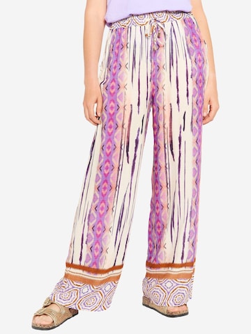 LolaLiza Loose fit Pants in Purple: front