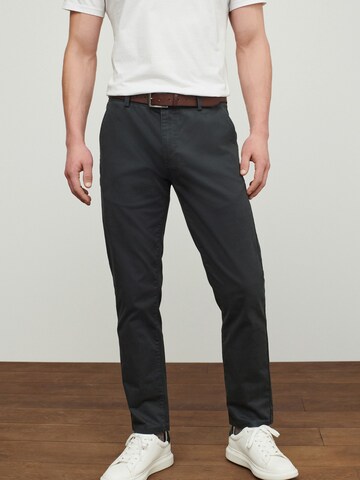 Slimfit Pantaloni chino di Next in grigio: frontale