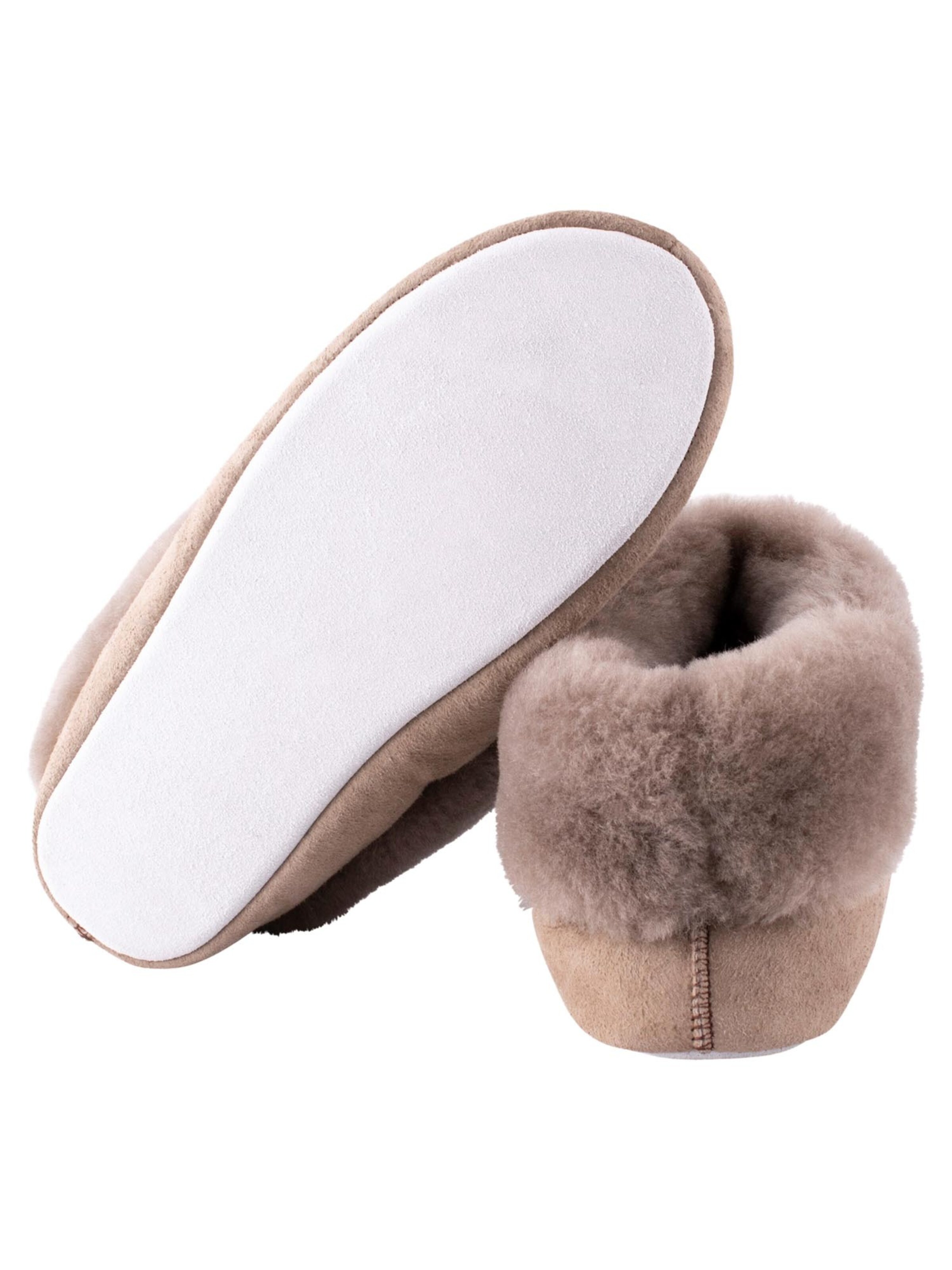 SHEPHERD Slippers 'Moa' in Beige