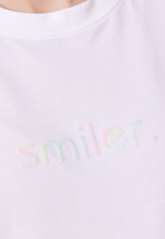 smiler. Shirt 'laugh.' in White